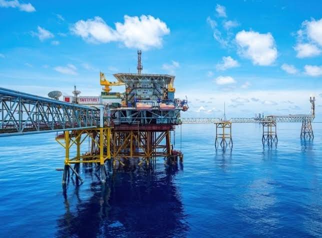 Offshore oil platform utilizing composite safety access systems in marine environments